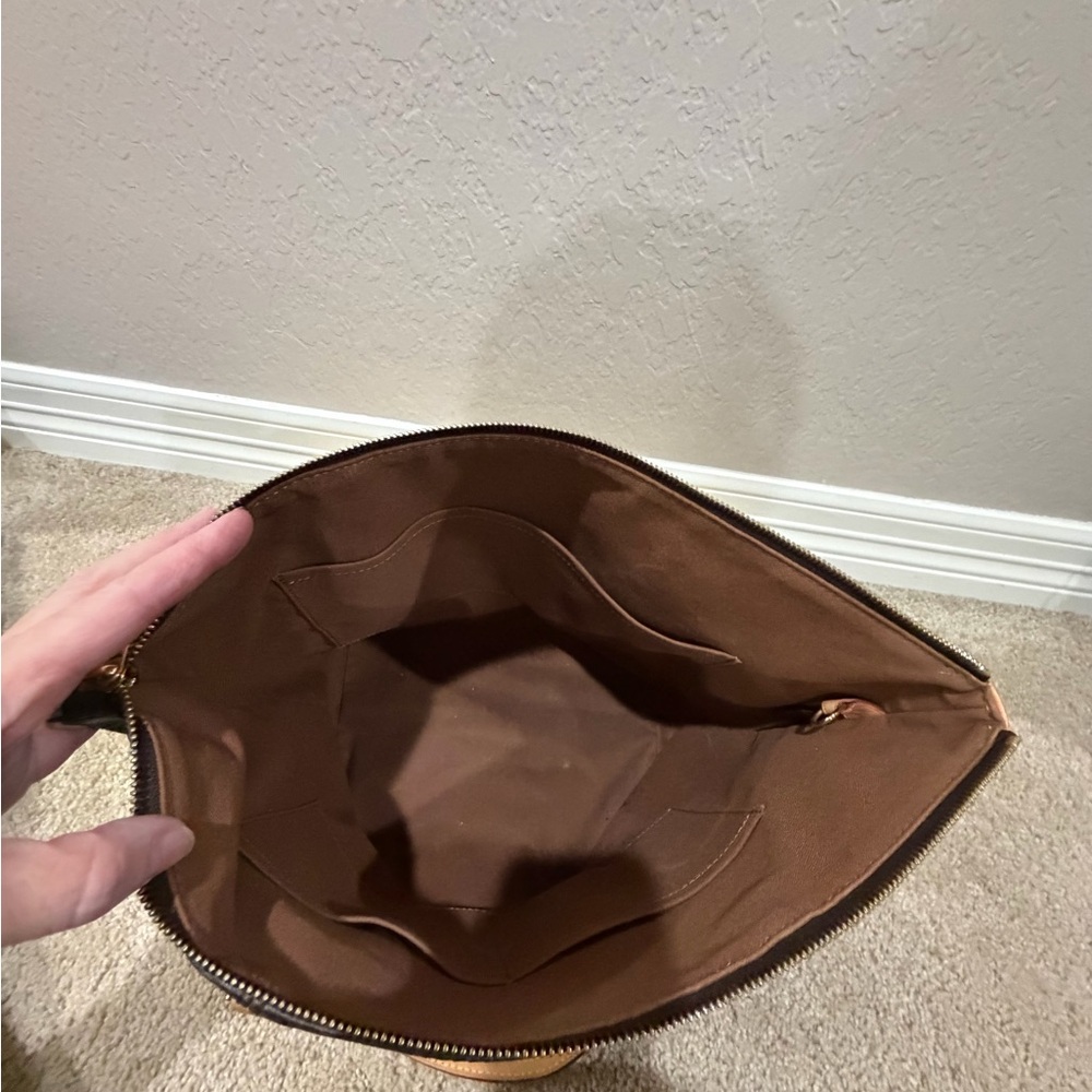 Louis Vuitton Monogram Canvas Totally MM Tote - Picture 5 of 9